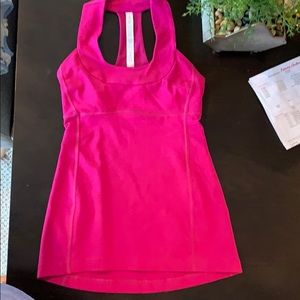 Lululemon top with built in shelf bra